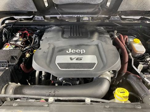 Used 2017 Jeep Wrangler Unlimited Sport w/ Quick Order Package 24S AWD/4WD image 12