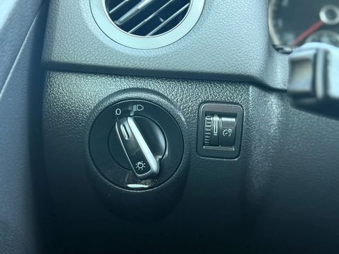 Used 2017 Volkswagen Tiguan Limited w/ Premium Package image 15