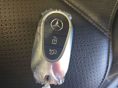 Certified 2023 Mercedes-Benz GLC 300 image 38