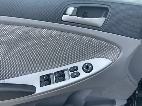 Used 2013 Hyundai Accent GLS FWD image 14