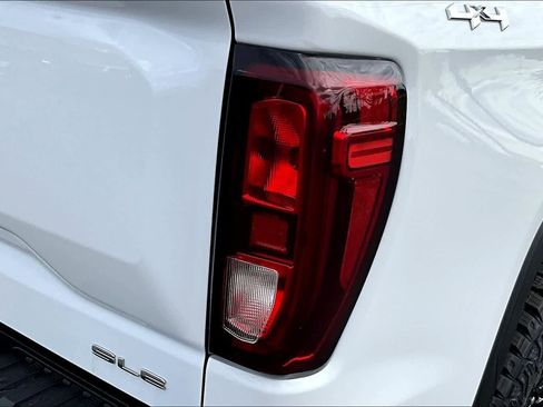 Used 2023 GMC Sierra 1500 SLE AWD/4WD image 32