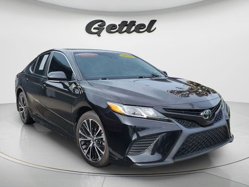 Used 2020 Toyota Camry SE w/ Convenience Package FWD image 4