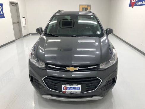Used 2018 Chevrolet Trax LT w/ LT Convenience Package image 6