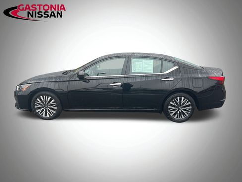Used 2024 Nissan Altima 2.5 SV image 10