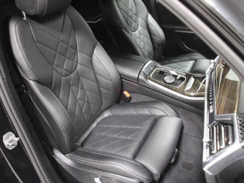 Used 2025 BMW X5 xDrive40i w/ Parking Assistance Package image 18