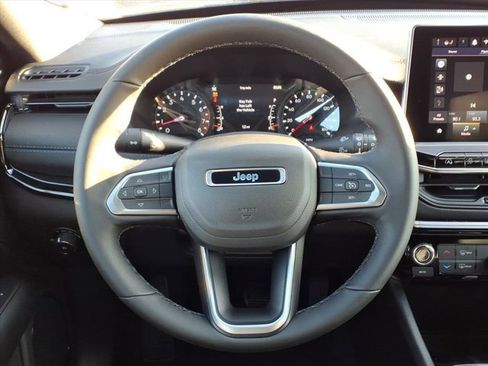 New 2026 Jeep Compass Latitude image 11
