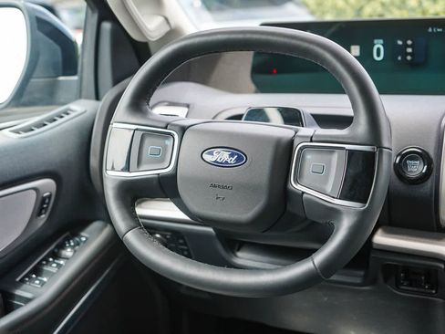 Used 2025 Ford Expedition Active AWD/4WD image 15