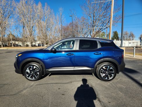 Used 2025 Nissan Kicks SV image 4