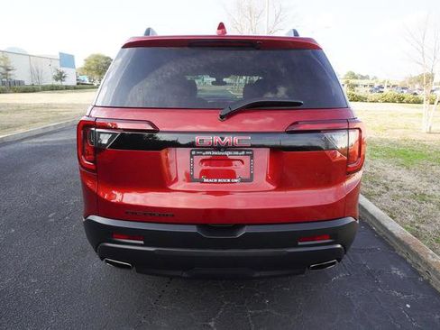 Used 2023 GMC Acadia SLE w/ Driver Convenience Package image 4