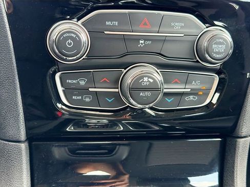 Used 2023 Chrysler 300 Touring w/ Sport Appearance Package RWD image 29