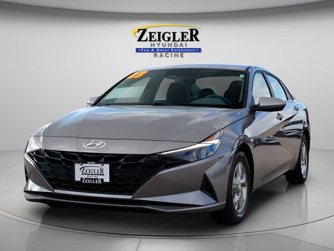 Certified 2023 Hyundai Elantra SE FWD image 3