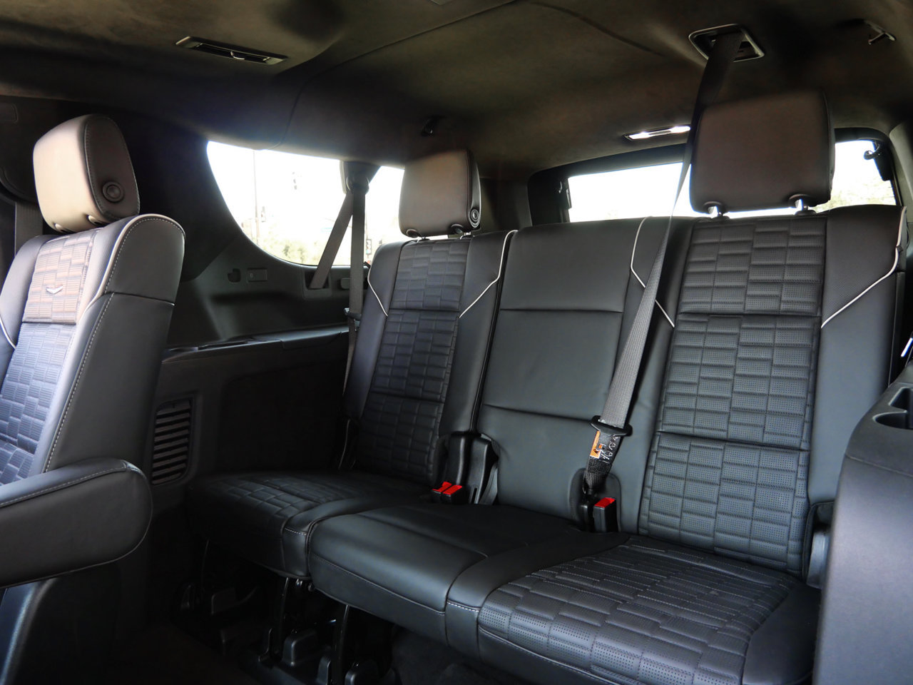 Used 2026 Cadillac Escalade ESV Platinum Sport w/ LPO, ONYX Package AWD/4WD image 20