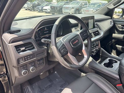 Used 2023 GMC Yukon XL SLT w/ SLT Luxury Package AWD/4WD image 17