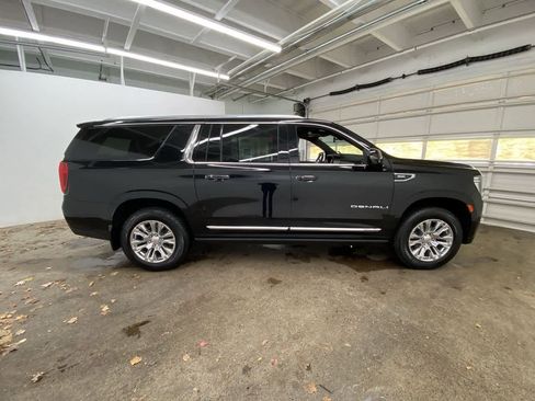 Used 2022 GMC Yukon XL Denali image 7