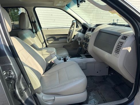 Used 2010 Ford Escape XLT image 16