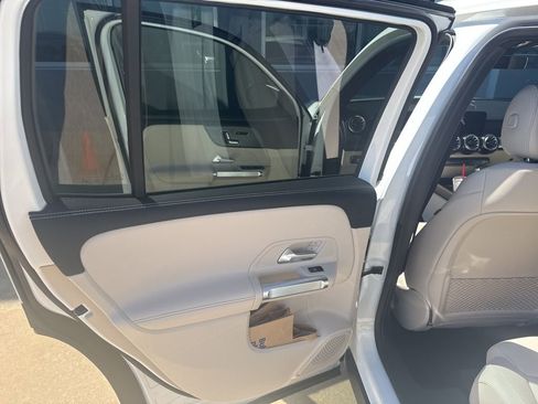 Used 2025 Mercedes-Benz GLB 250 image 21