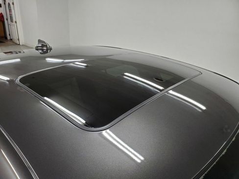 Used 2017 Dodge Charger SXT w/ AWD Premium Group image 18