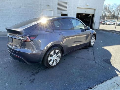 Used 2022 Tesla Model Y Long Range image 10