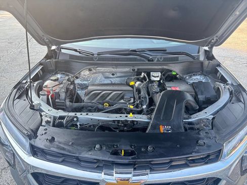 Used 2025 Chevrolet Trax LT FWD image 27