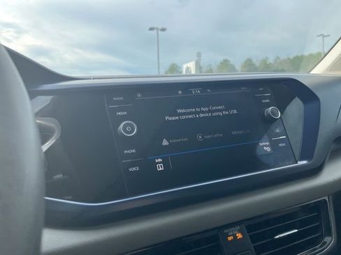 Used 2023 Volkswagen Taos SE image 23