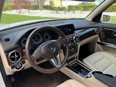 Used 2015 Mercedes-Benz GLK 350 4MATIC image 11