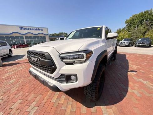 Used 2016 Toyota Tacoma TRD Off-Road w/ Towing Package AWD/4WD image 24