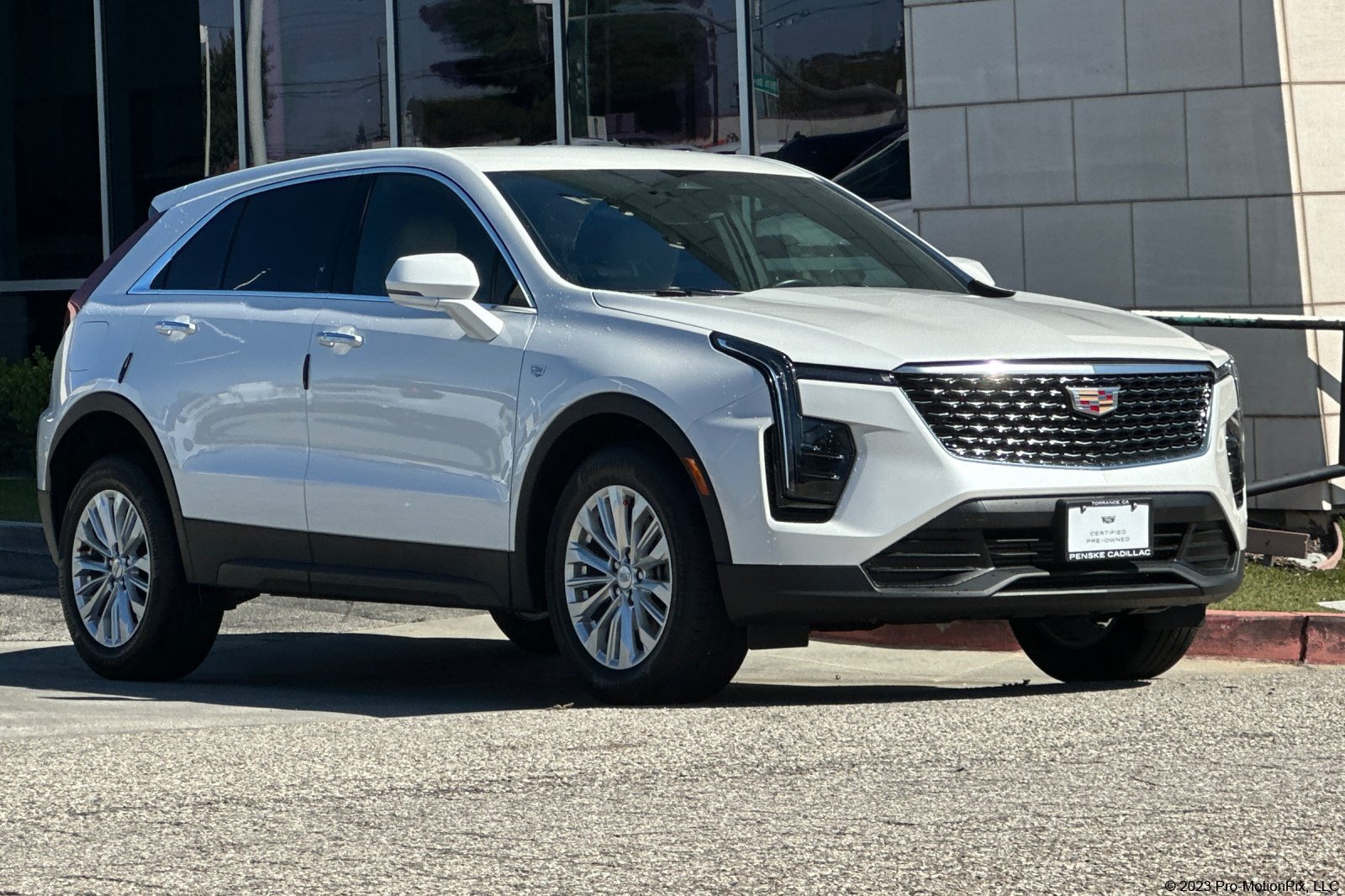 Used 2024 Cadillac XT4 Luxury FWD image 1