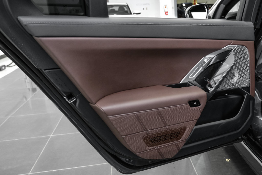 Used 2024 BMW i7 xDrive60 AWD/4WD image 52
