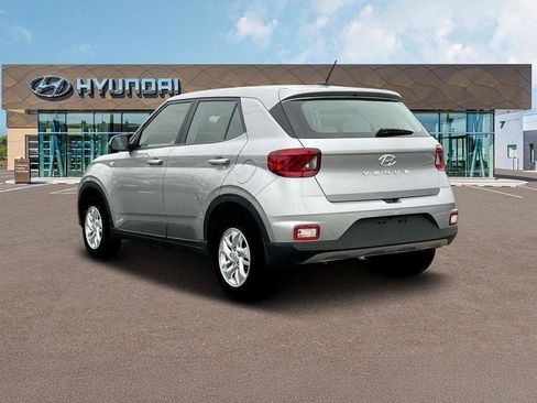 New 2025 Hyundai Venue SE image 5