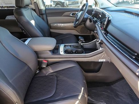 New 2026 Kia Carnival EX FWD image 18