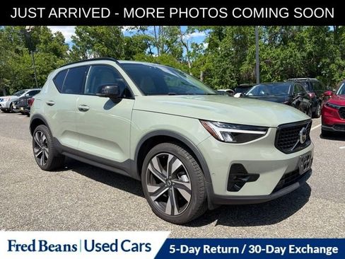 Used 2023 Volvo XC40 B5 Plus w/ Driver Assist Package AWD/4WD image 1