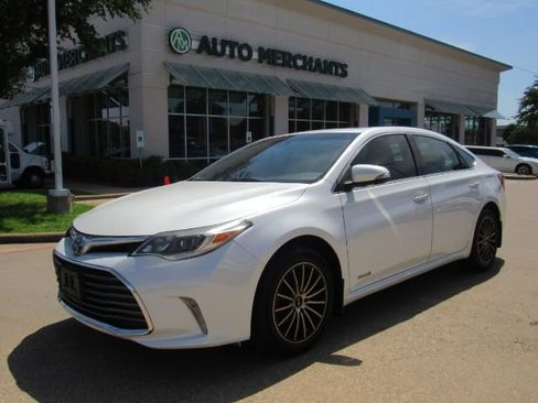 Used 2018 Toyota Avalon Limited image 1