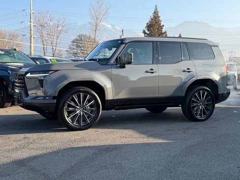 Used 2025 Lexus GX 550 image 1