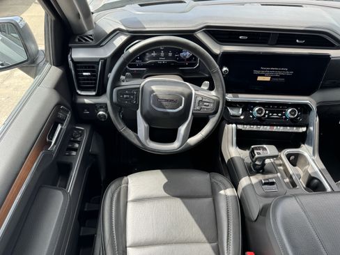 Used 2025 GMC Sierra 1500 Denali w/ Technology Package AWD/4WD image 11