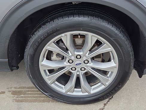 Used 2023 Ford Explorer Limited image 7