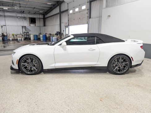Used 2018 Chevrolet Camaro ZL1 RWD image 6