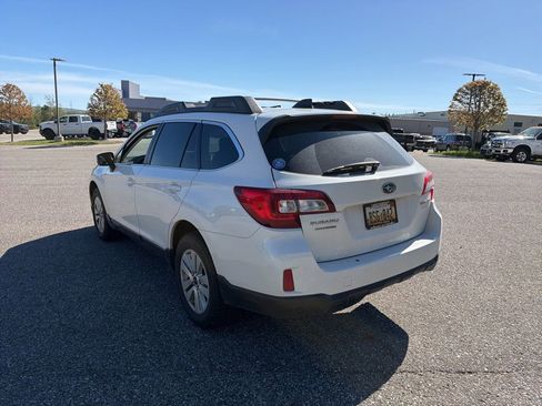 Used 2017 Subaru Outback 2.5i Premium AWD/4WD image 3