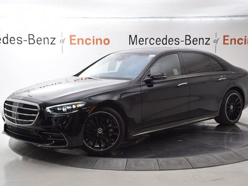Used 2025 Mercedes-Benz S 580e 4MATIC Sedan image 2