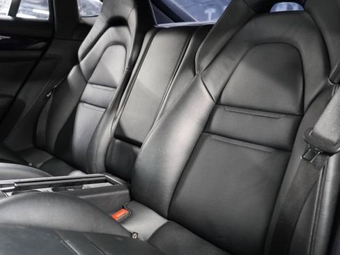 Used 2018 Porsche Panamera RWD image 21