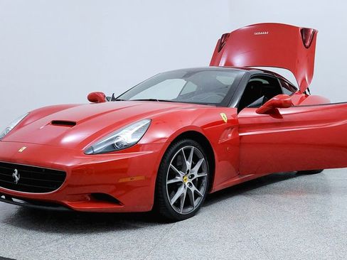 Used 2014 Ferrari California image 9