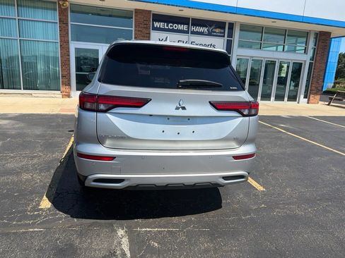 Used 2024 Mitsubishi Outlander SE AWD/4WD image 3