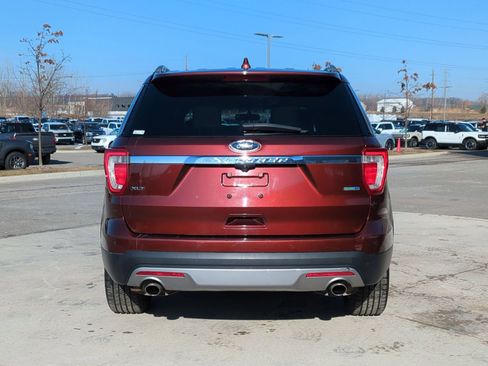 Used 2016 Ford Explorer XLT w/ Equipment Group 202A image 7