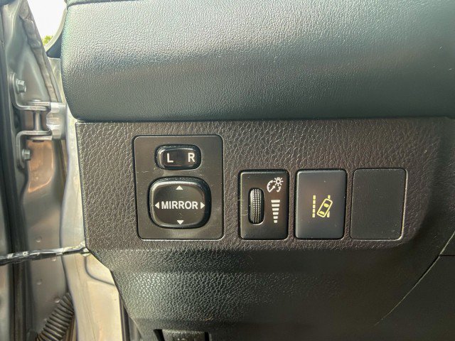 Used 2017 Toyota RAV4 XLE FWD image 11
