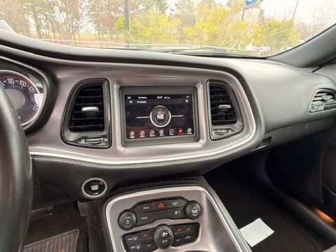 Used 2019 Dodge Challenger SXT image 3