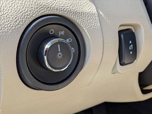 Used 2013 Ford Taurus SEL image 14