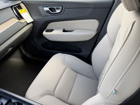New 2026 Volvo XC60 B5 Core AWD/4WD image 15