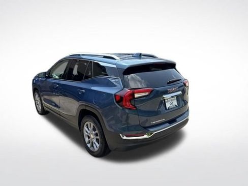 Used 2024 GMC Terrain SLT w/ Tech Package FWD image 5