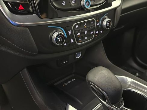 Used 2023 Chevrolet Traverse LT FWD image 21