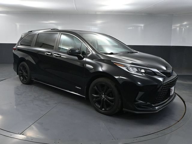 Used 2021 Toyota Sienna XSE FWD image 1