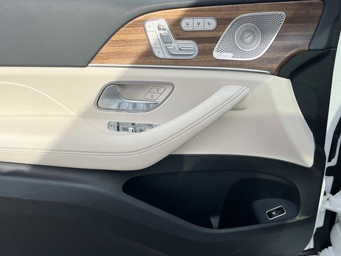 Used 2025 Mercedes-Benz GLE 350 4MATIC image 17